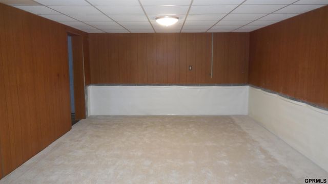 7401 Schuyler Drive, Omaha, NE 68114