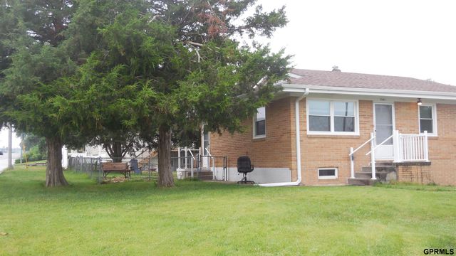 7401 Schuyler Drive, Omaha, NE 68114