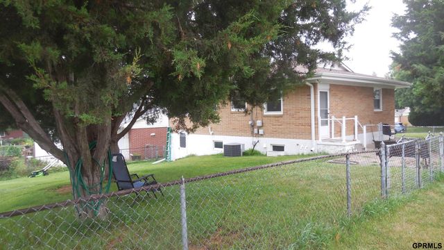 7401 Schuyler Drive, Omaha, NE 68114