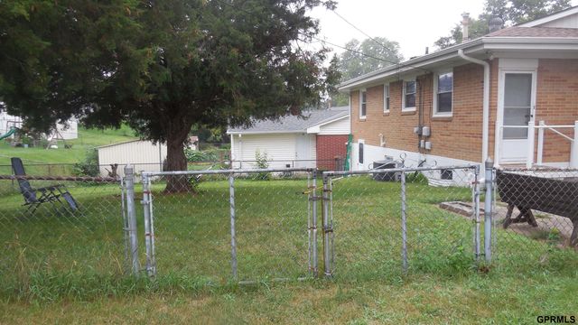 7401 Schuyler Drive, Omaha, NE 68114