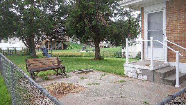 7401 Schuyler Drive, Omaha, NE 68114