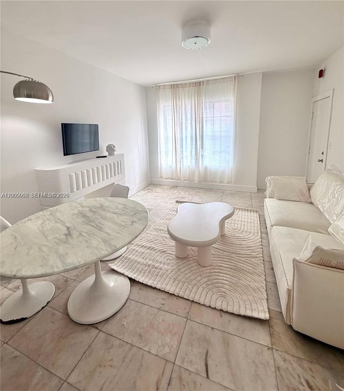 801 8th St 104, Miami Beach, FL 33139