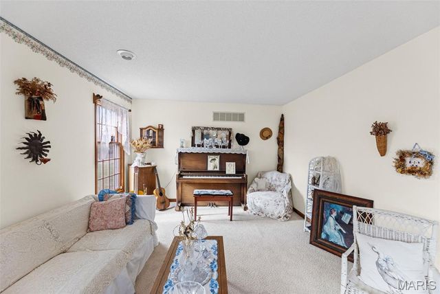 231 Westglen Drive, Glen Carbon, IL 62034