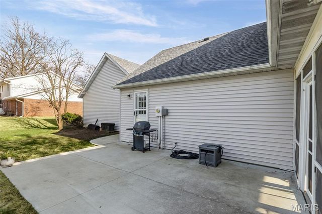 231 Westglen Drive, Glen Carbon, IL 62034