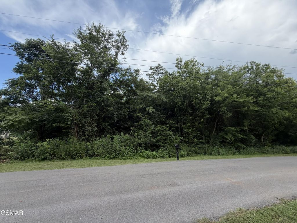 15 Sunrise Boulevard, Kodak, TN 37764