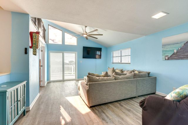 4224 Fort Bend Drive, Galveston, TX 77554