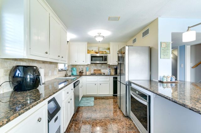 4224 Fort Bend Drive, Galveston, TX 77554