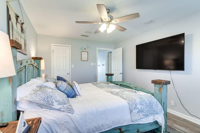 4224 Fort Bend Drive, Galveston, TX 77554