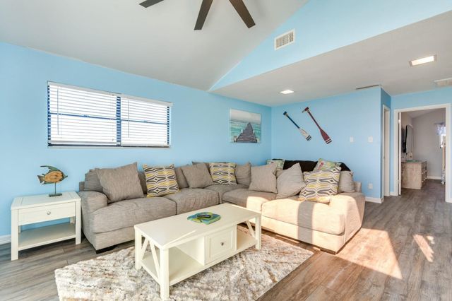4224 Fort Bend Drive, Galveston, TX 77554