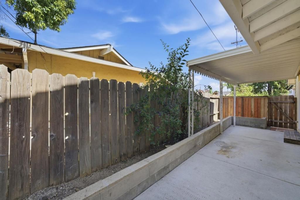 Image 35 of property listing at 3350 Woodside Lane, San Jose, CA 95121