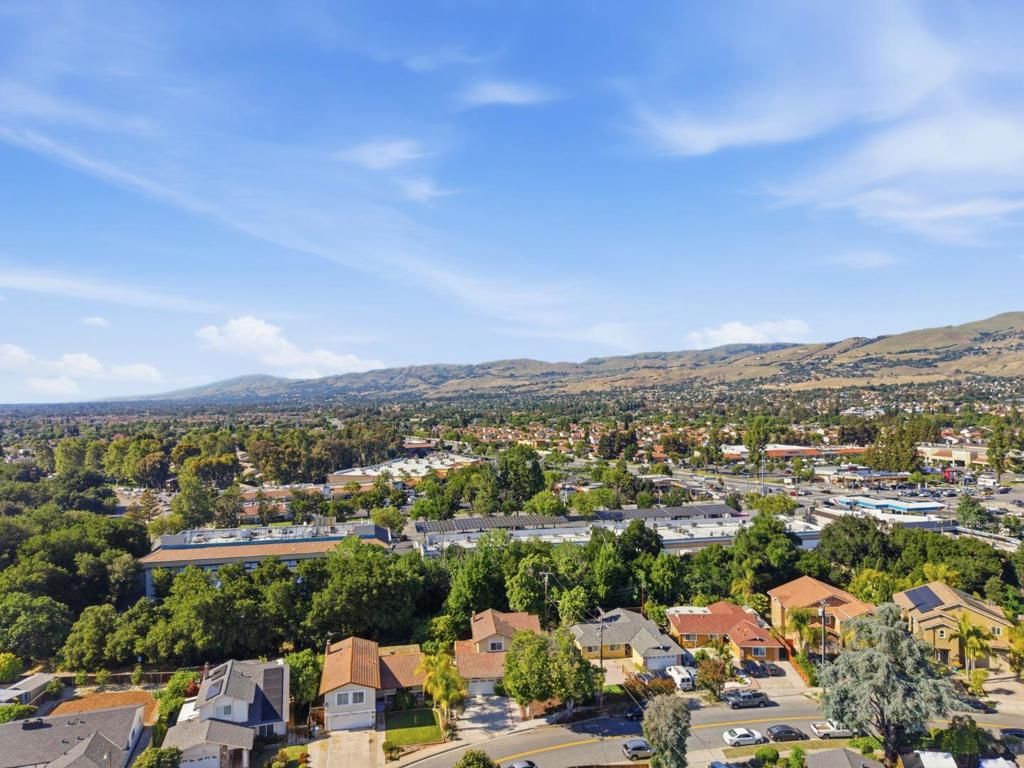 Image 38 of property listing at 3350 Woodside Lane, San Jose, CA 95121