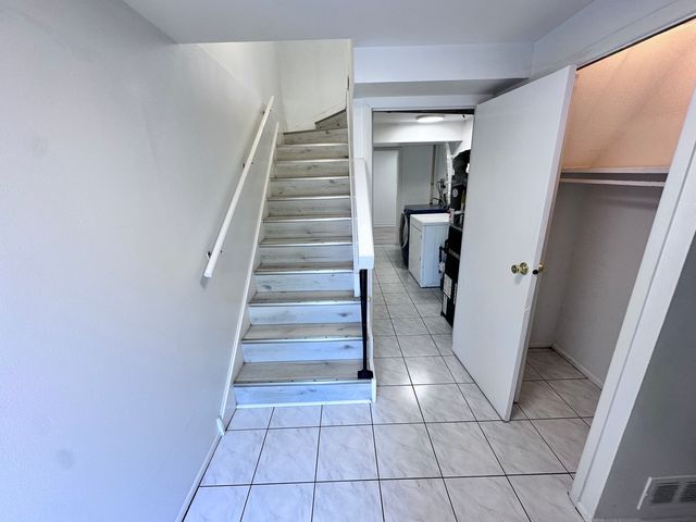 811 Shawnee Trail 811, Roselle, IL 60172