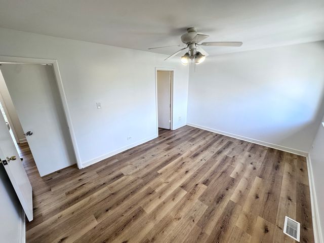 811 Shawnee Trail 811, Roselle, IL 60172