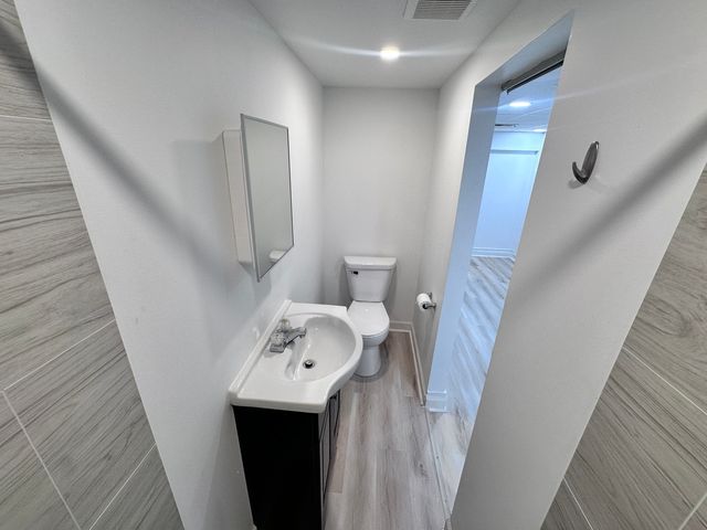811 Shawnee Trail 811, Roselle, IL 60172
