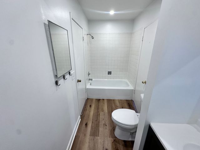 811 Shawnee Trail 811, Roselle, IL 60172