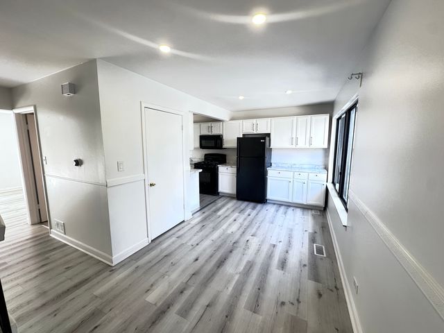 811 Shawnee Trail 811, Roselle, IL 60172