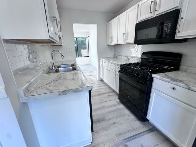 811 Shawnee Trail 811, Roselle, IL 60172