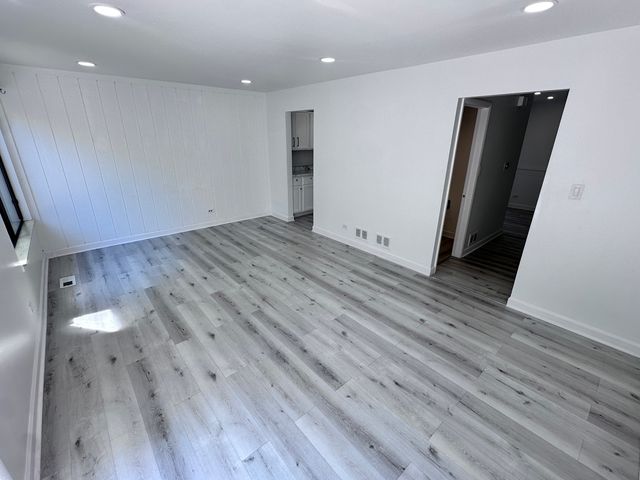811 Shawnee Trail 811, Roselle, IL 60172
