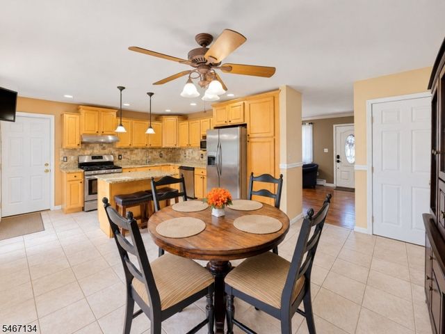 7 Perrelli Ln, Jefferson Twp., NJ 07438
