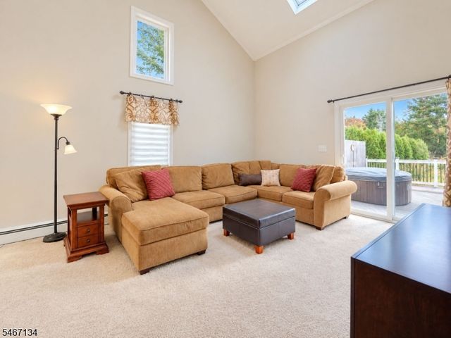 7 Perrelli Ln, Jefferson Twp., NJ 07438