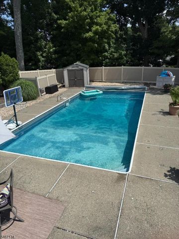 7 Perrelli Ln, Jefferson Twp., NJ 07438