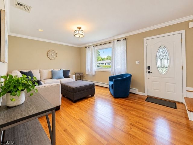 7 Perrelli Ln, Jefferson Twp., NJ 07438