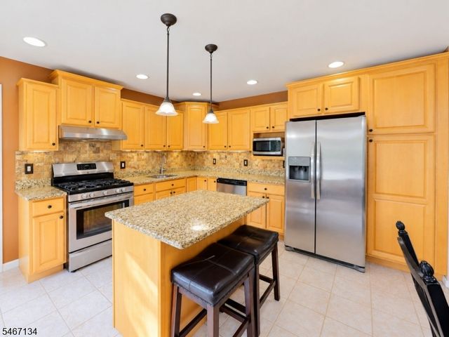 7 Perrelli Ln, Jefferson Twp., NJ 07438