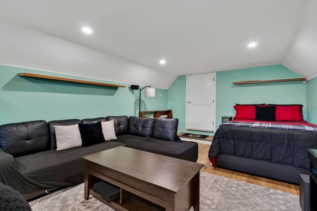 209 Dover Point Road, Dover, NH 03820