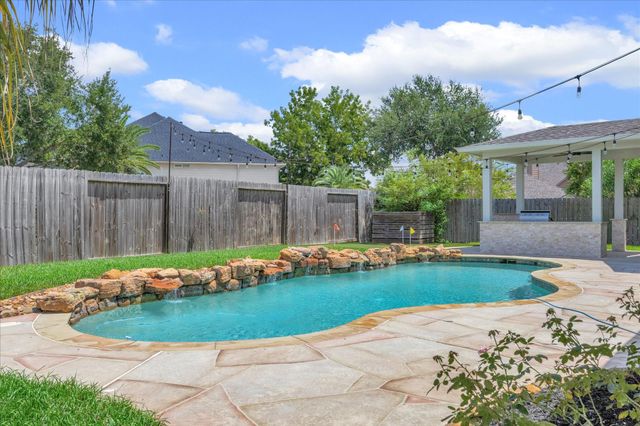 716 High Ridge Drive, Friendswood, TX 77546