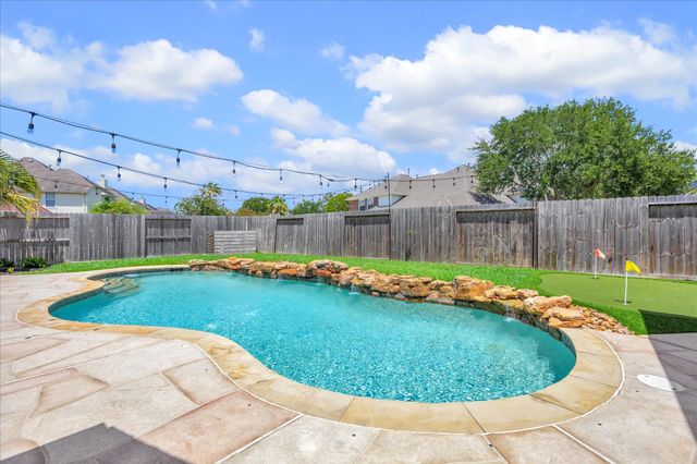716 High Ridge Drive, Friendswood, TX 77546