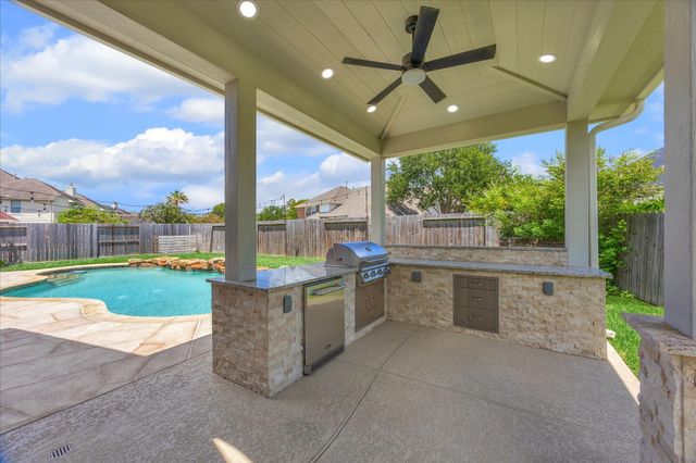 716 High Ridge Drive, Friendswood, TX 77546