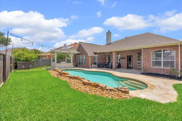 716 High Ridge Drive, Friendswood, TX 77546