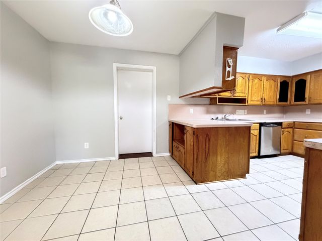 619 Midvale Drive, Dallas, TX 75232