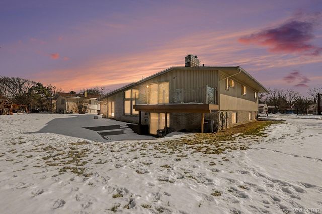 22430 Chatsford Circuit Street, Southfield, MI 48034