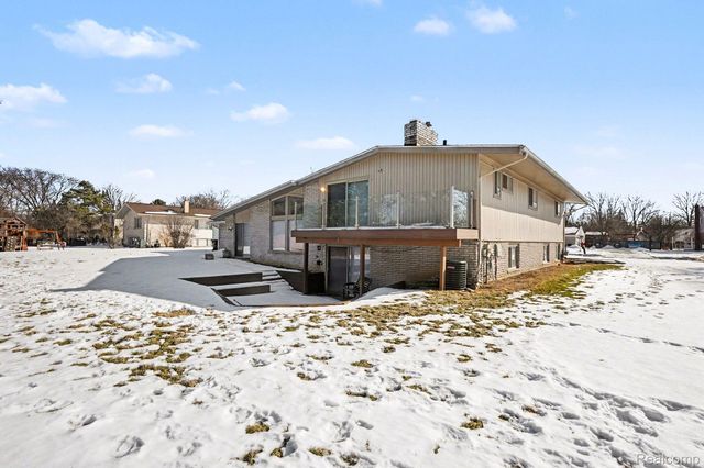 22430 Chatsford Circuit Street, Southfield, MI 48034