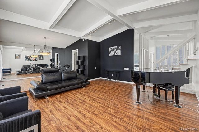 22430 Chatsford Circuit Street, Southfield, MI 48034