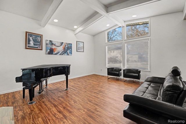 22430 Chatsford Circuit Street, Southfield, MI 48034