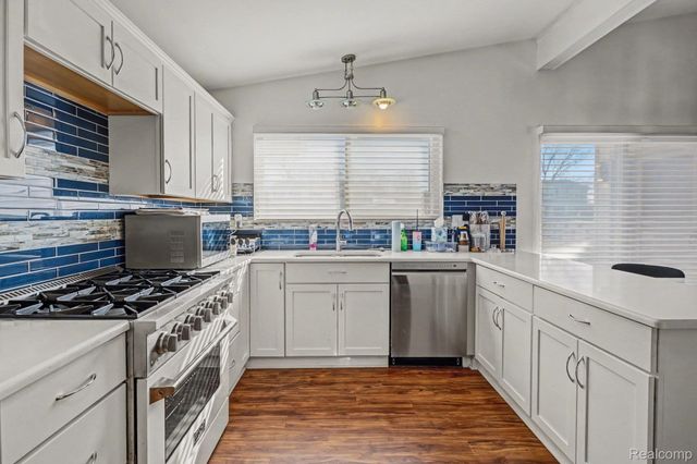 22430 Chatsford Circuit Street, Southfield, MI 48034