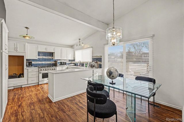 22430 Chatsford Circuit Street, Southfield, MI 48034