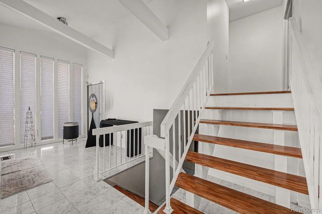 22430 Chatsford Circuit Street, Southfield, MI 48034