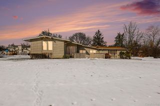 22430 Chatsford Circuit Street, Southfield, MI 48034