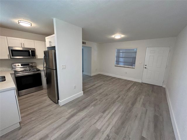 5960 W 25th Ct 102, Hialeah, FL 33016