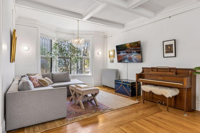 2829 Irving Avenue S, Minneapolis, MN 55408