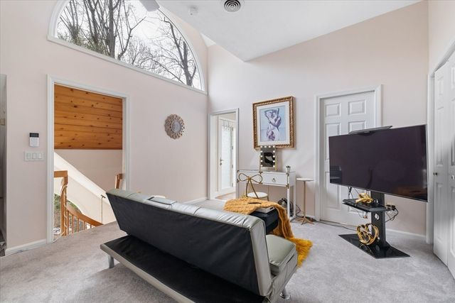 111 Brigham St 6C, Hudson, MA 01749