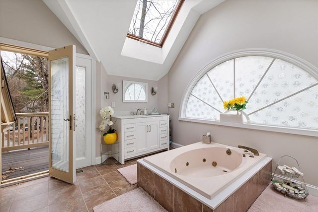 111 Brigham St 6C, Hudson, MA 01749