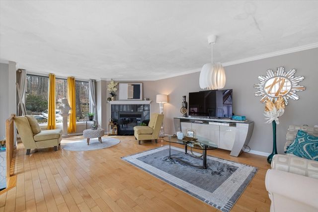 111 Brigham St 6C, Hudson, MA 01749