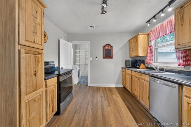 319 N Rowe, Pryor, OK 74361