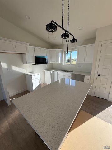 656 EAGLE CT, Box Elder, SD 57719