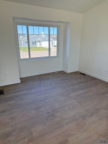 656 EAGLE CT, Box Elder, SD 57719