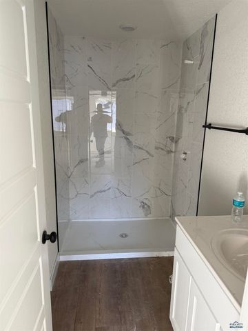 656 EAGLE CT, Box Elder, SD 57719